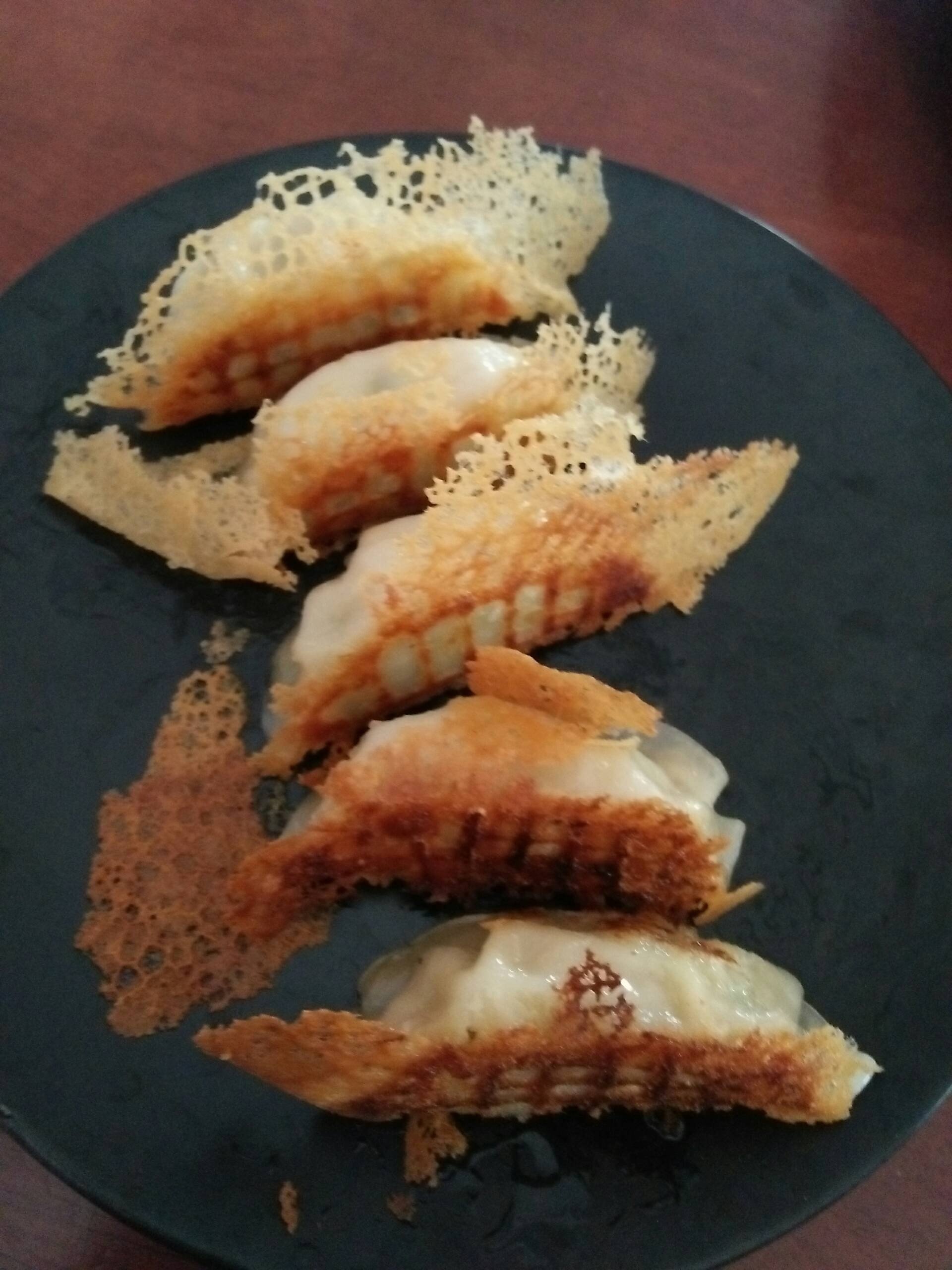 การทอดเกี๊ยวซ่าแบบกรอบๆ