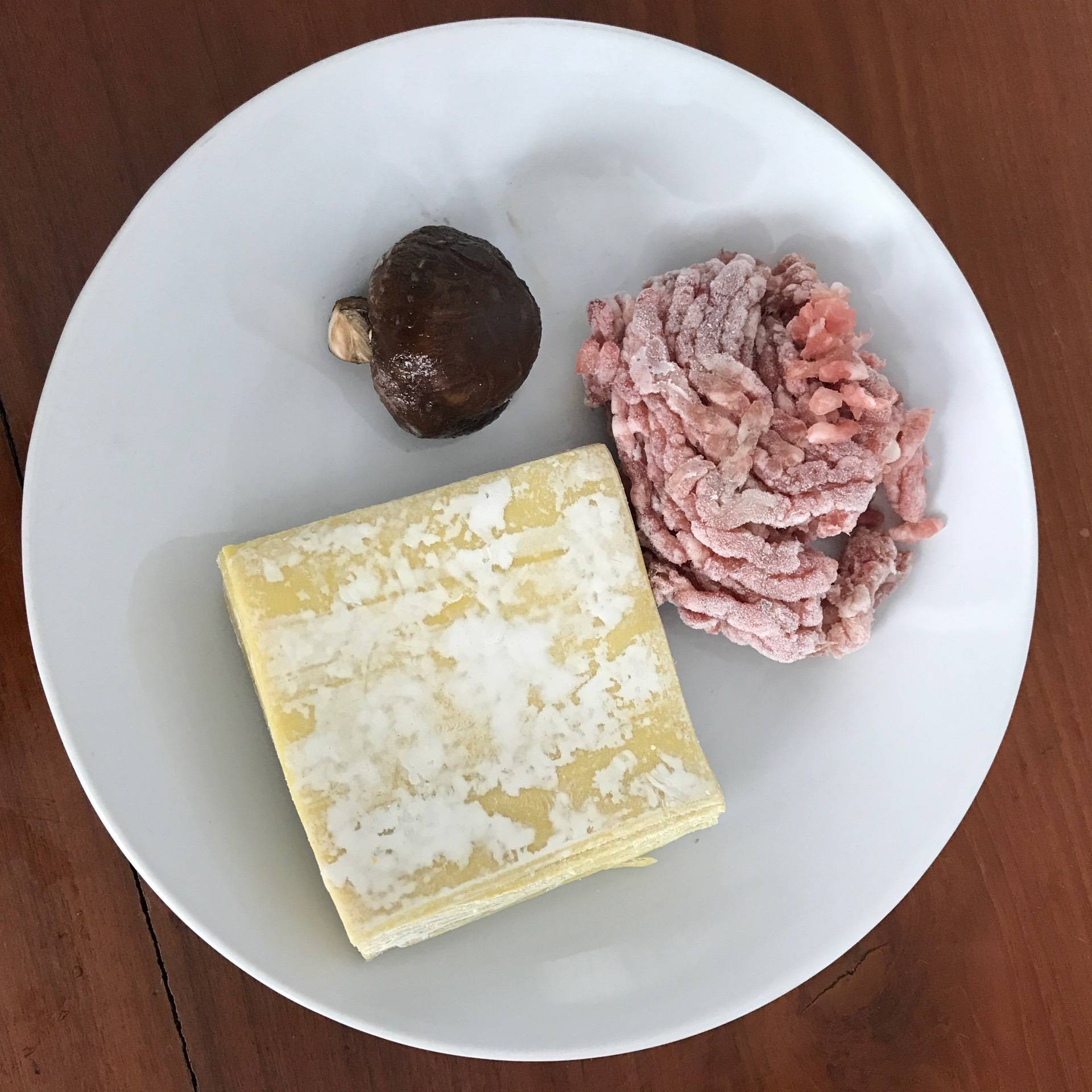 เกี๊ยวน้ำหมูสับเห็ดหอม