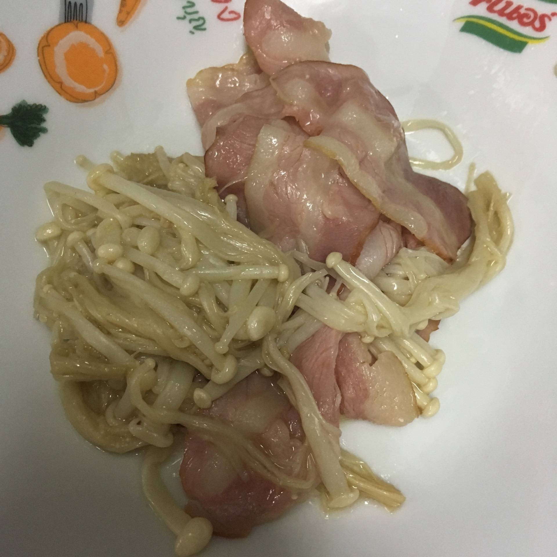 เห็ดเข็มทองผัดเบค่อน