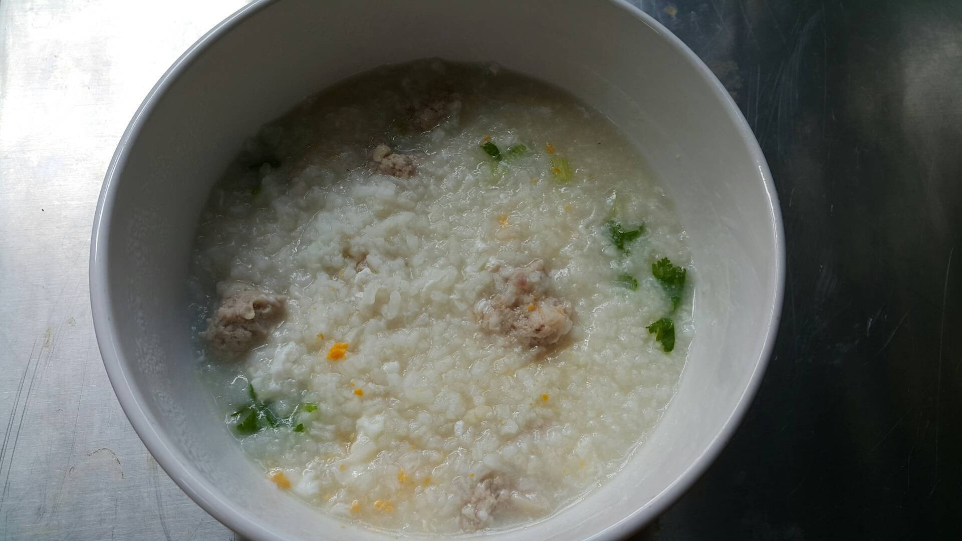 ข้าวต้มหมูสับใส่ไข่