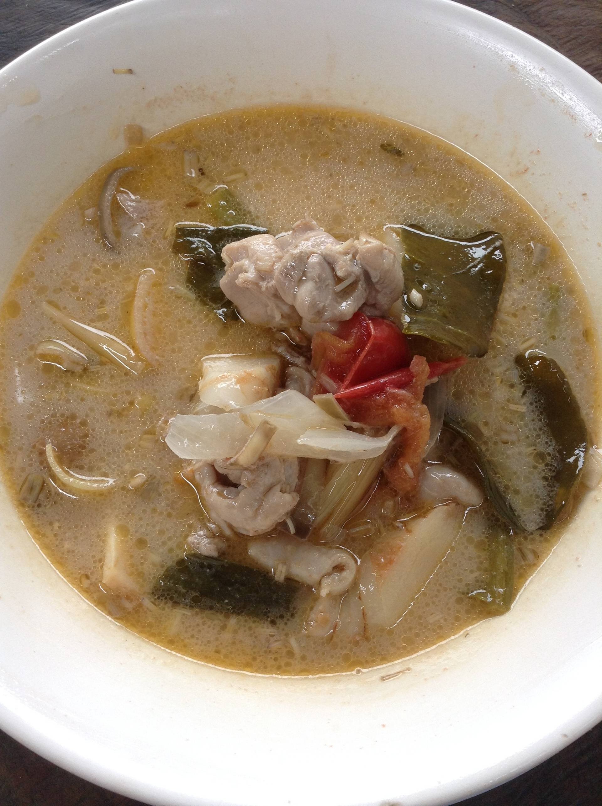 แกงข่าไก่ใส่หัวปลี