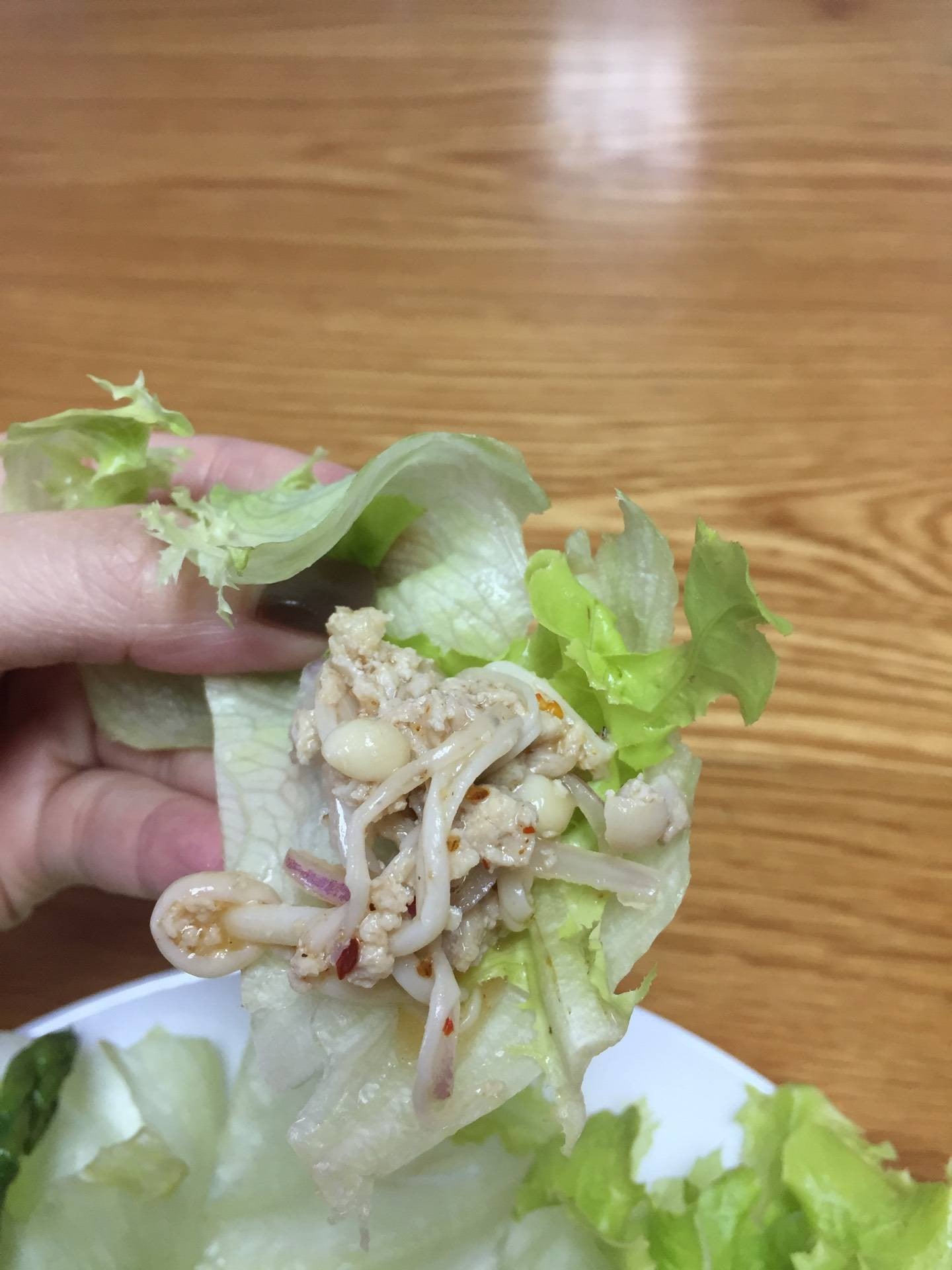 ลาบไก่ใส่เห็ดเข็มทอง