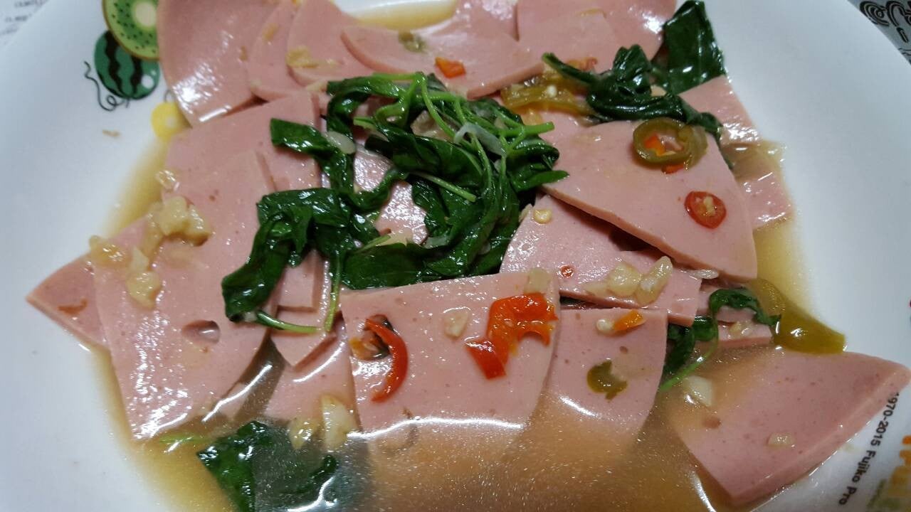 โบโลน่าหมูผัดกะเพรา