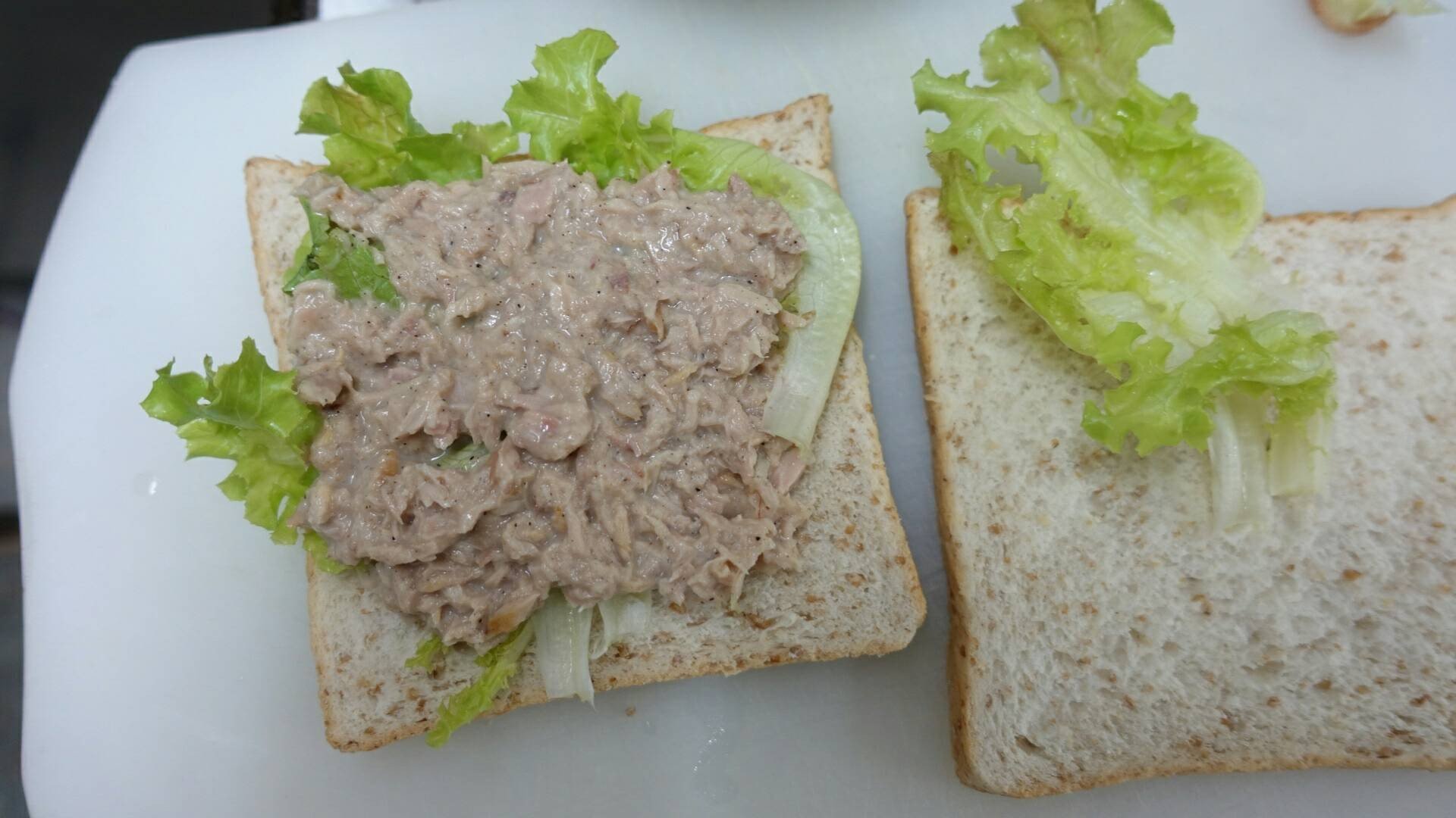 แซนวิชโฮลวีททูน่า ผอมๆหน่อย