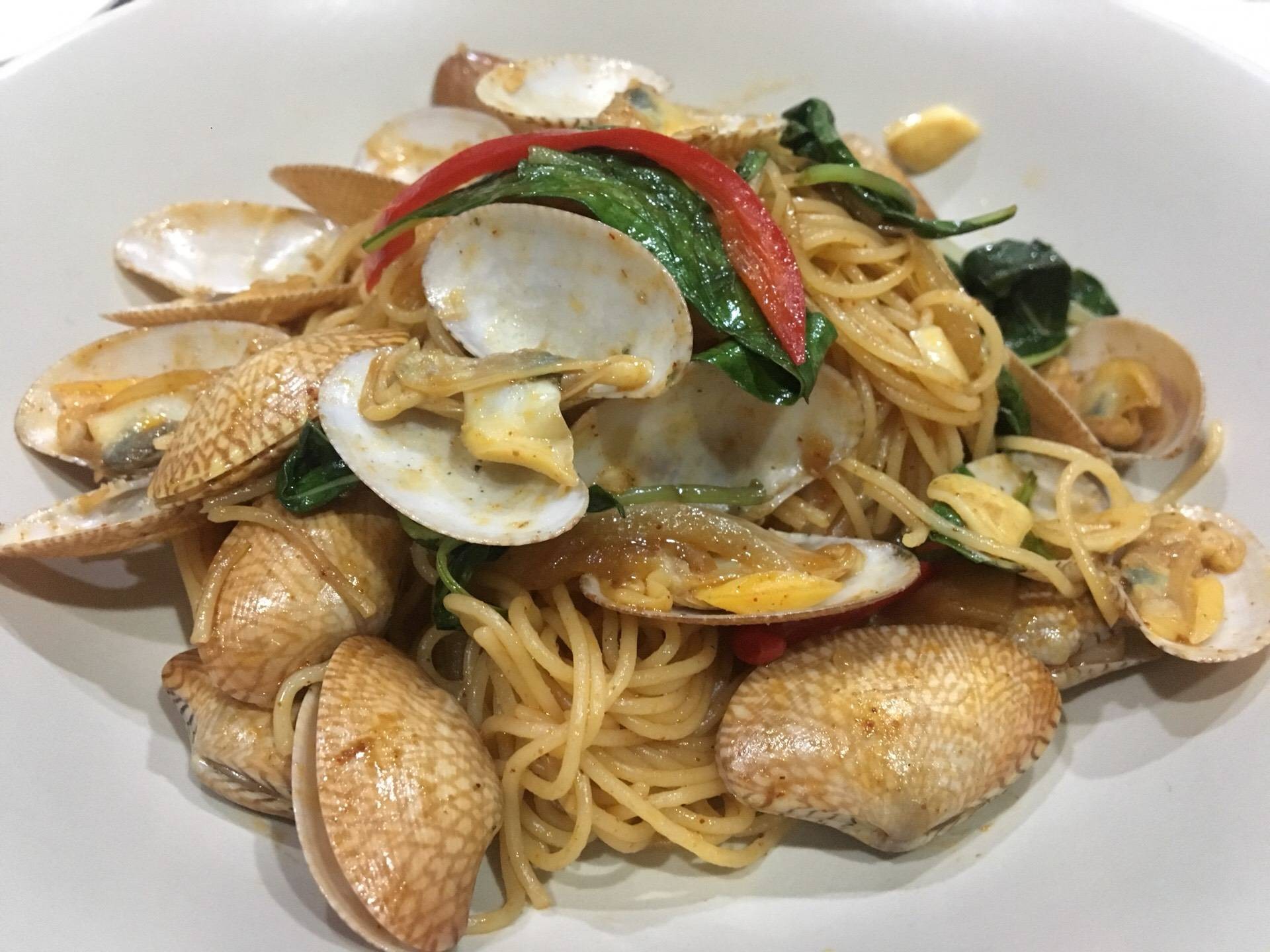 สปาเก็ตตี้หอยลายน้ำพริกเผา