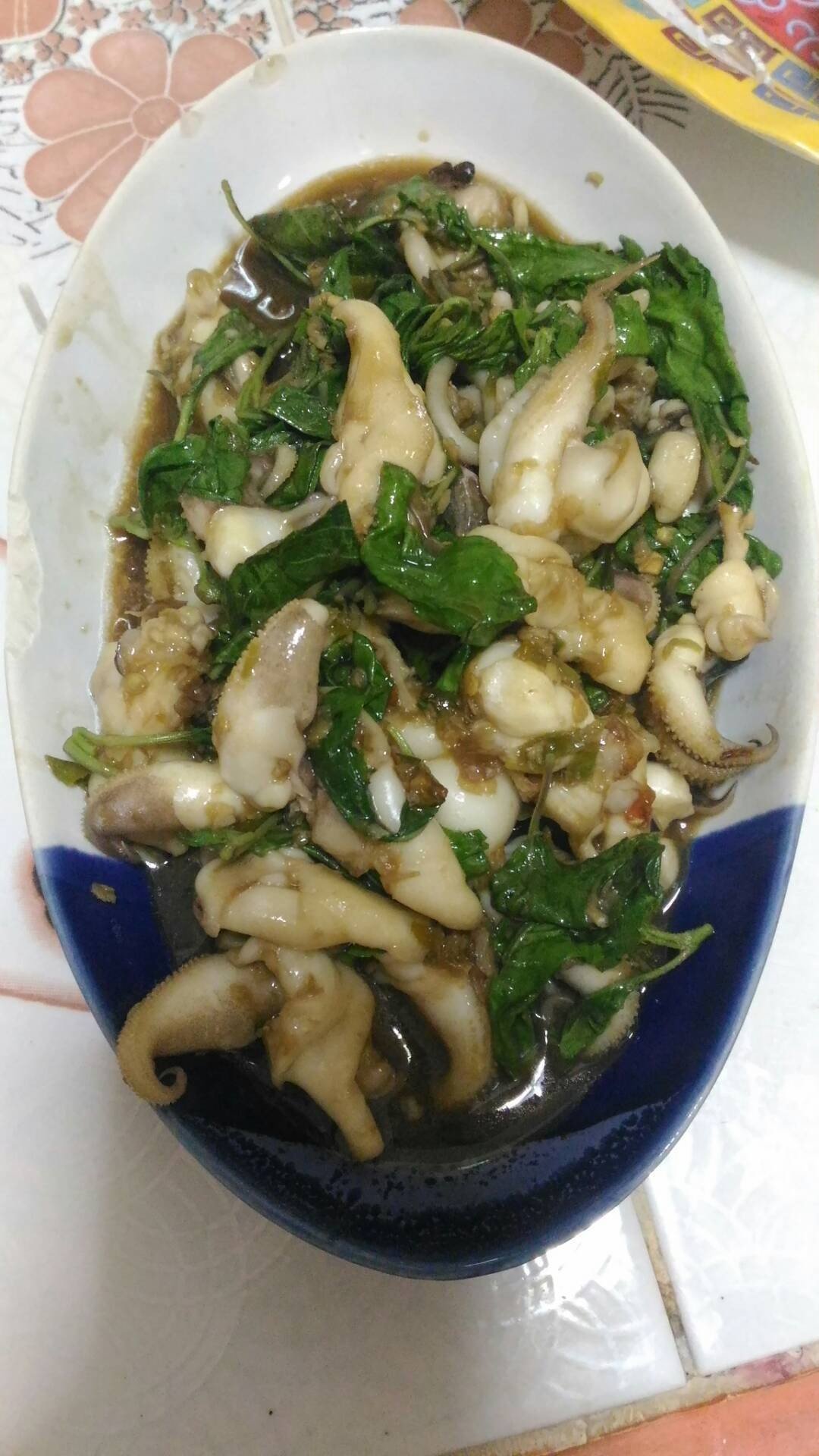 หนวดปลาหมึกผัดกระเพรา