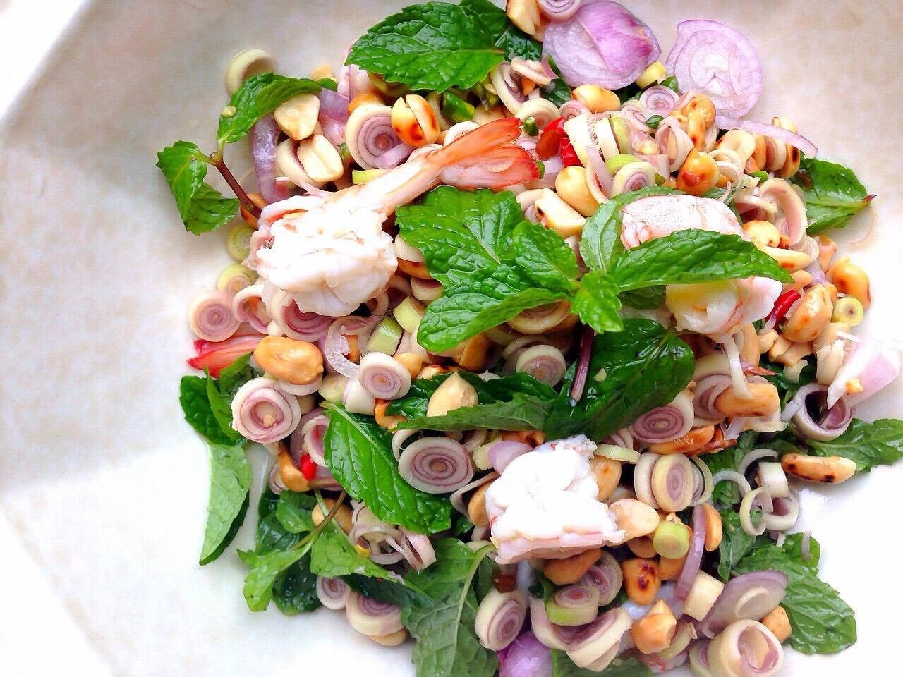 ยำตะไคร้กุ้งกรอบ