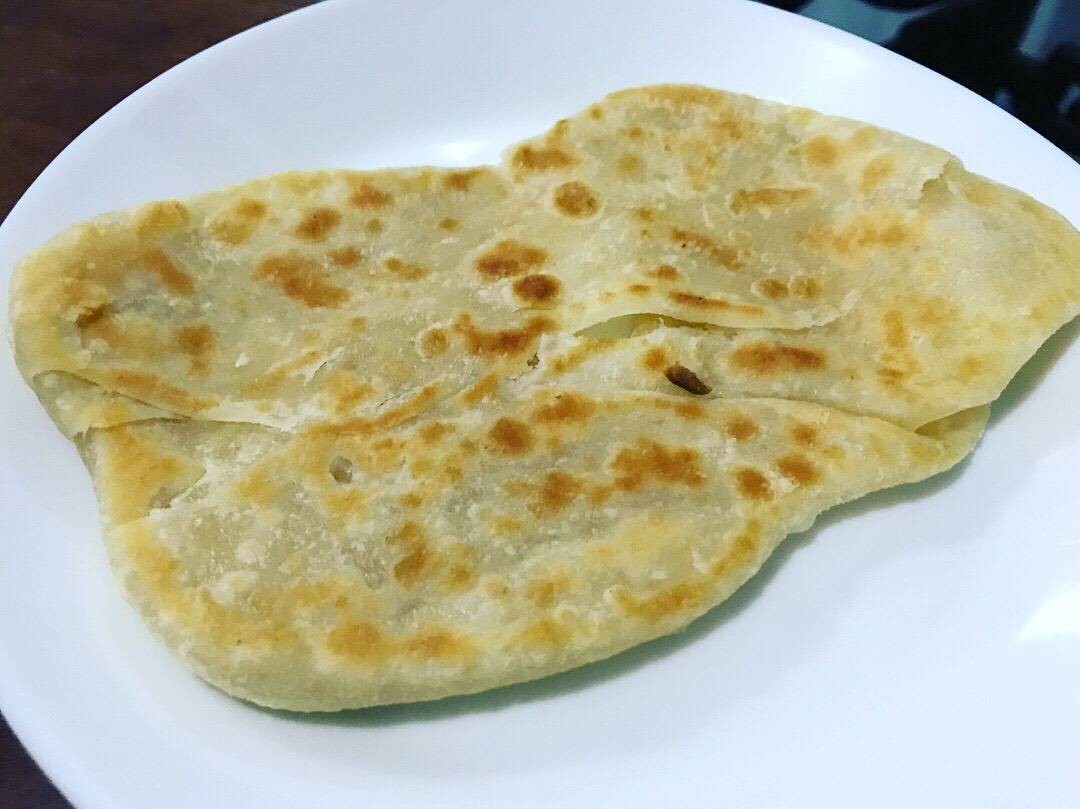 โรตีราดนมข้นหวาน (Lacha Paratha)