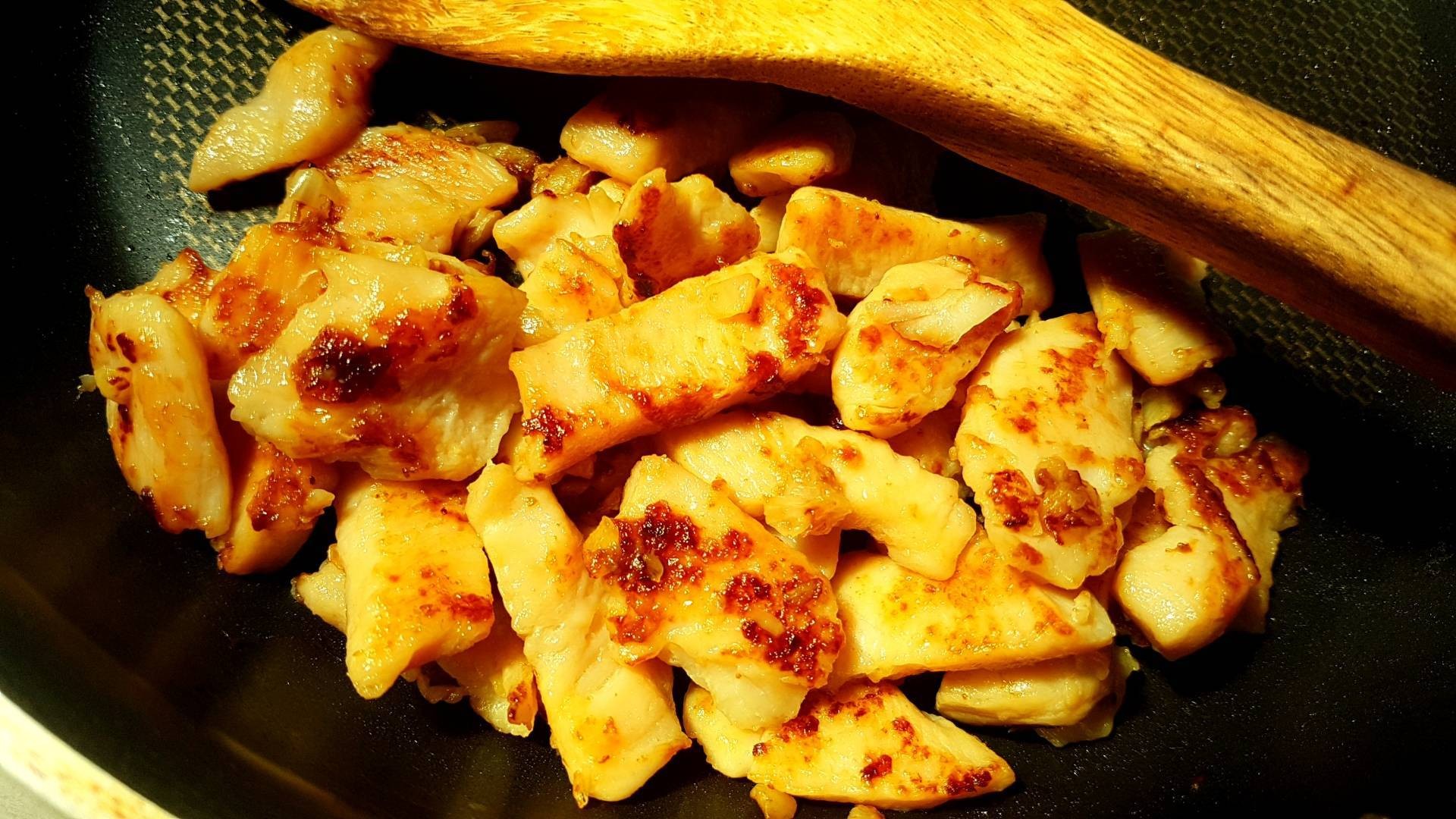 ไก่กระเทียมเนื้อนุ่ม