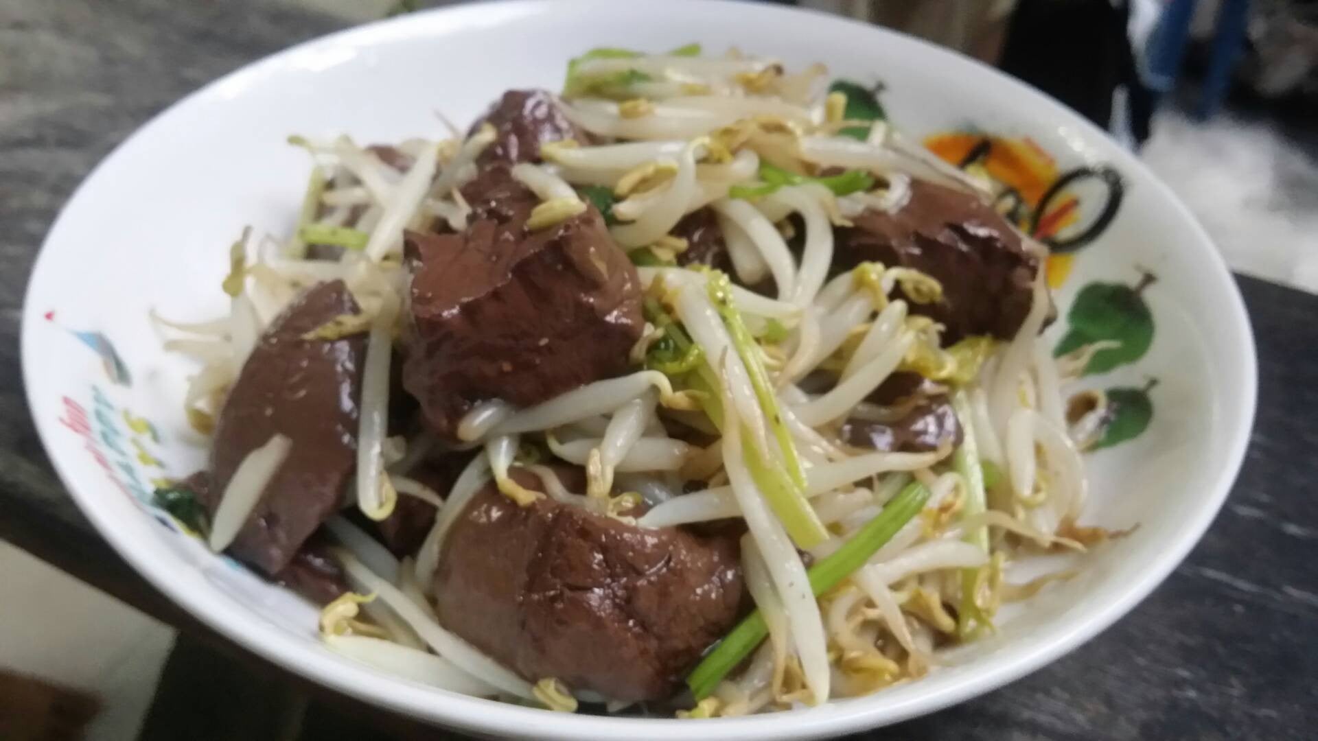 ผัดถั่วงอกใส่เลือดหมู