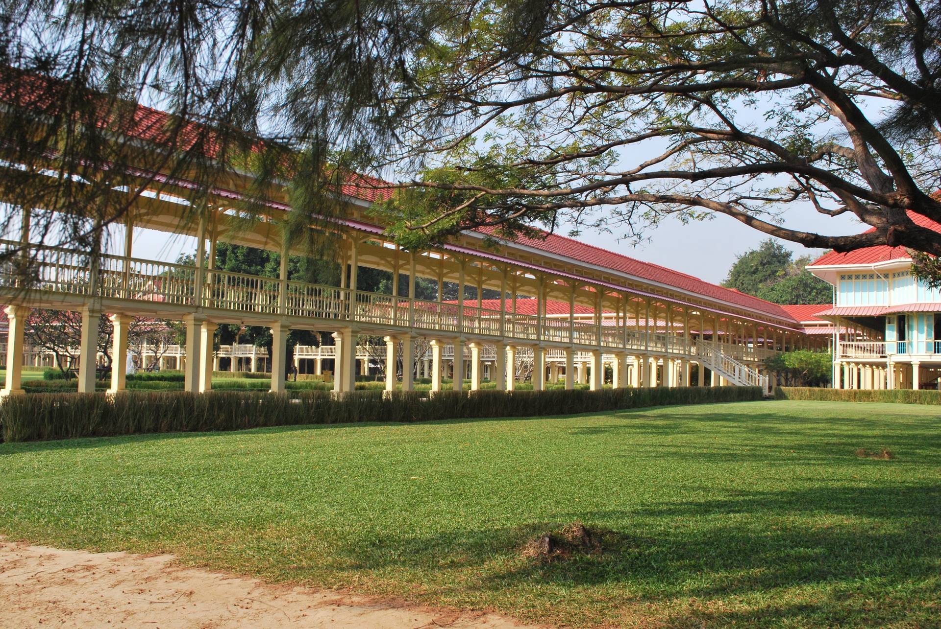 พระราชนิเวศน์มฤคทายวัน