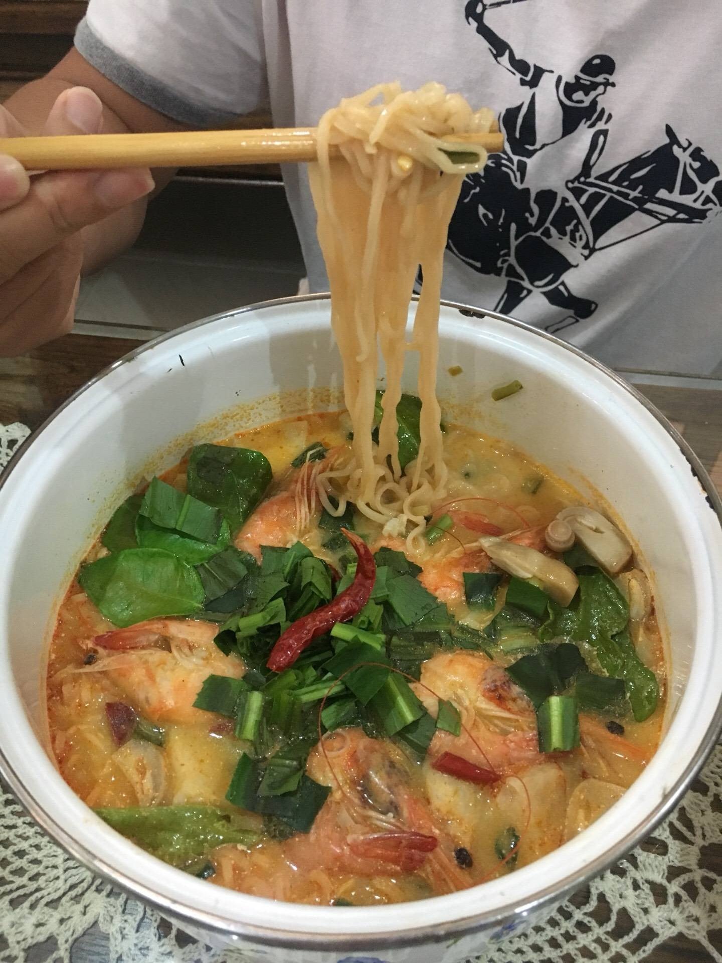 มาม่าต้มยำทะเลหม้อไฟ