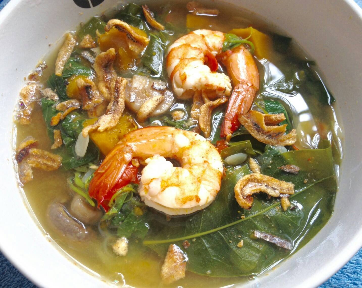 แกงเลียงผักรวมกุ้งสด