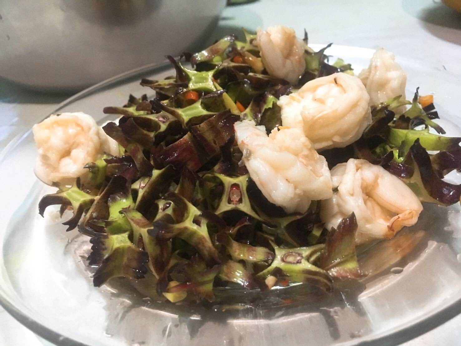 ยำถั่วพลูกุ้งสด