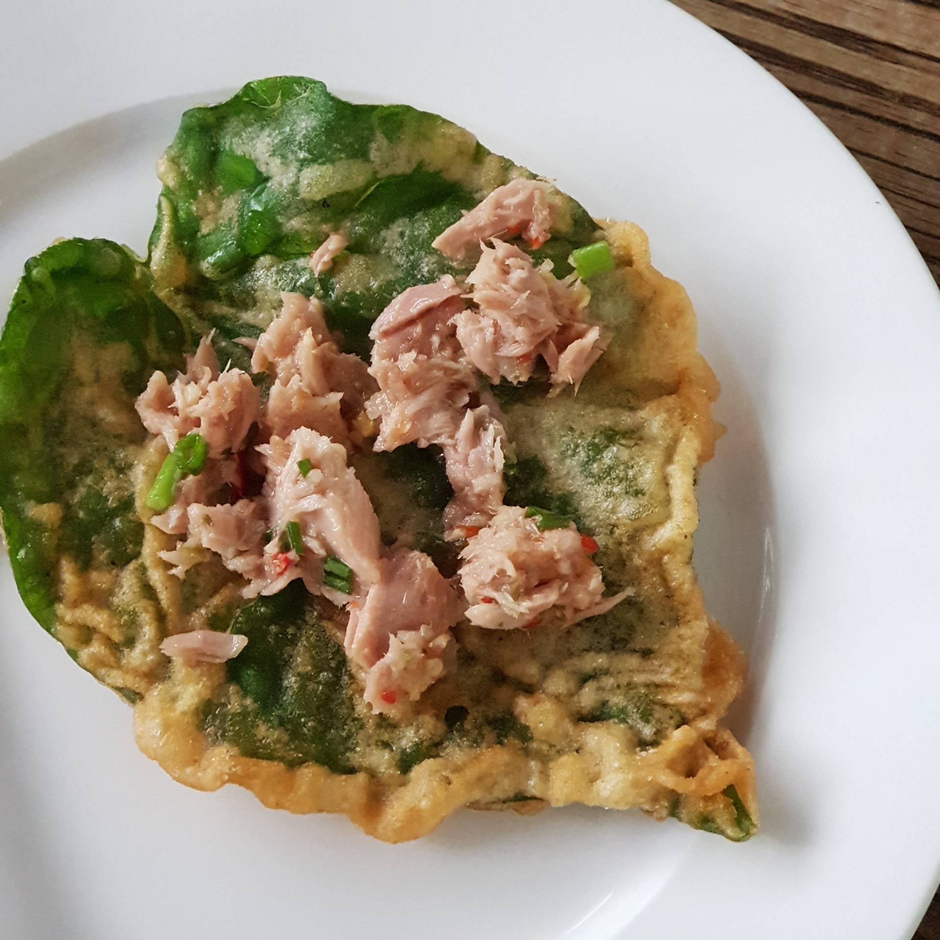 ยำทูน่าชะพลูกรอบ