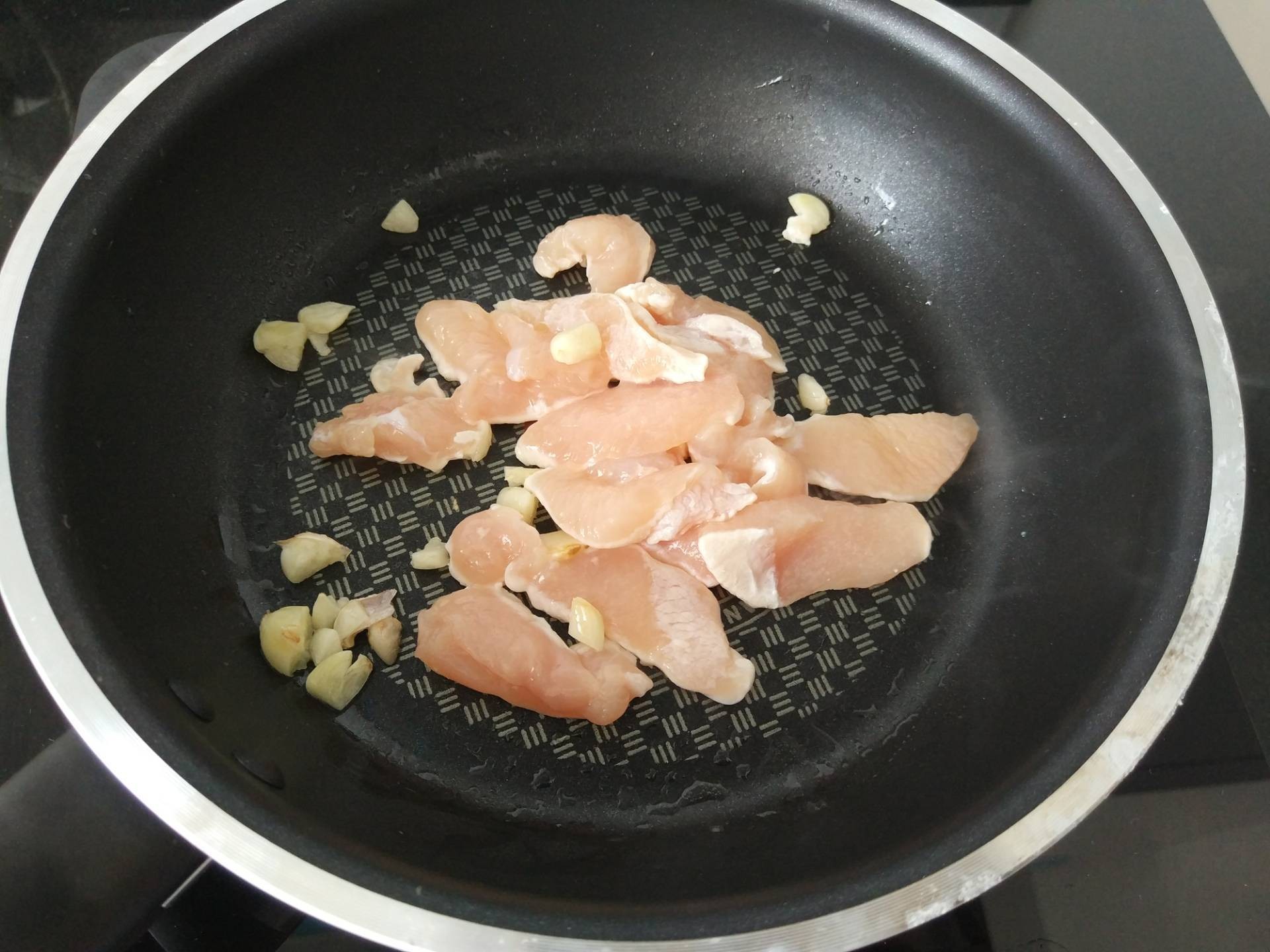 ถั่วลันเตาผัดอกไก่