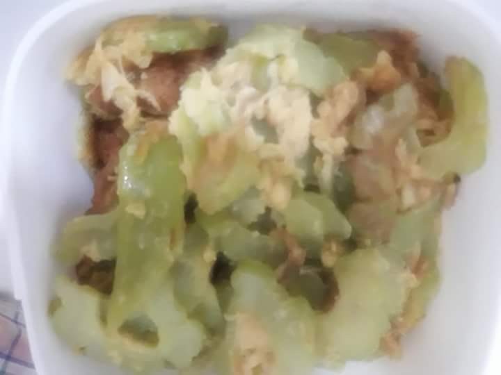 มะระผัดไข่