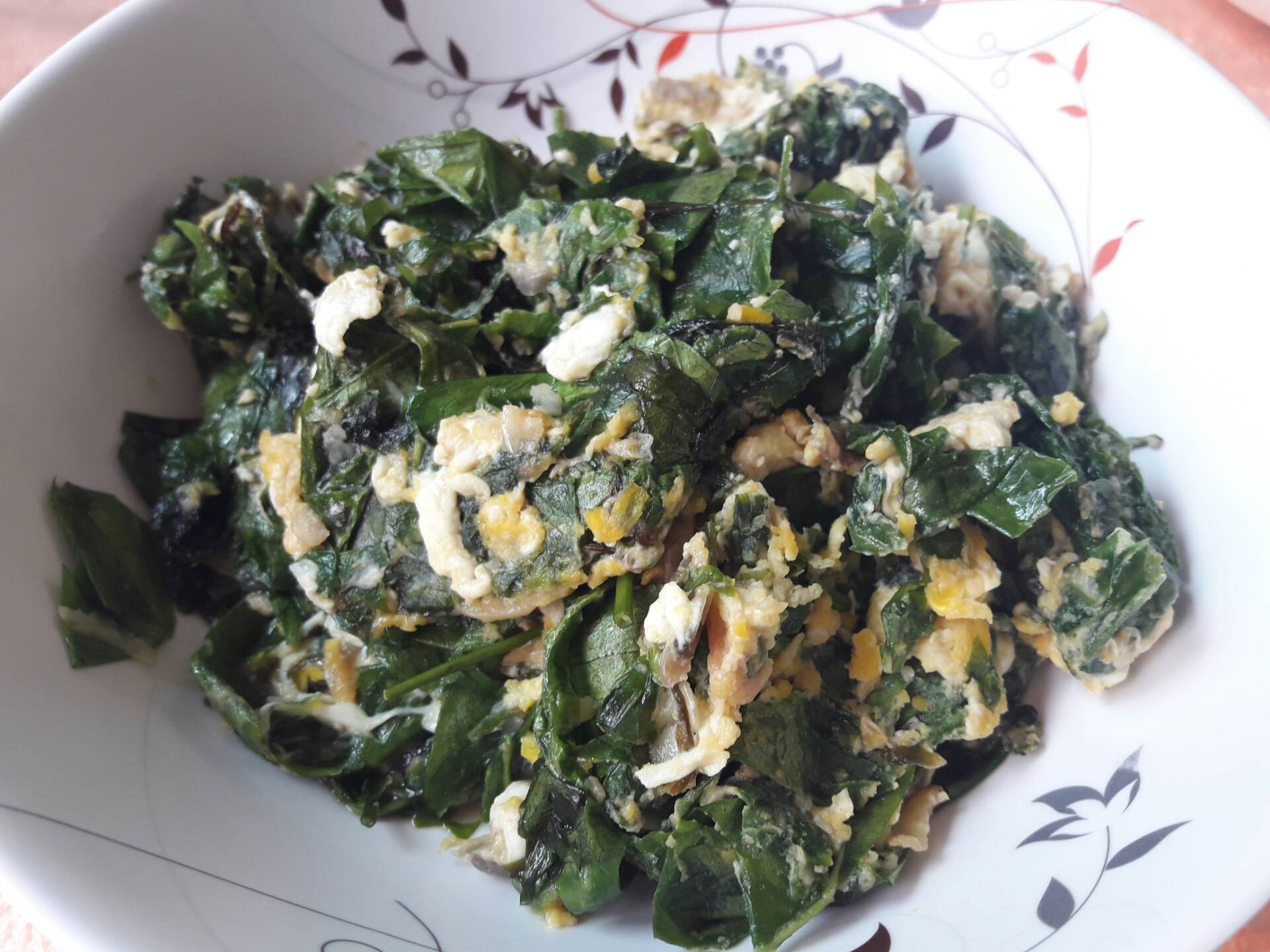 ใบเหลียงผัดไข่