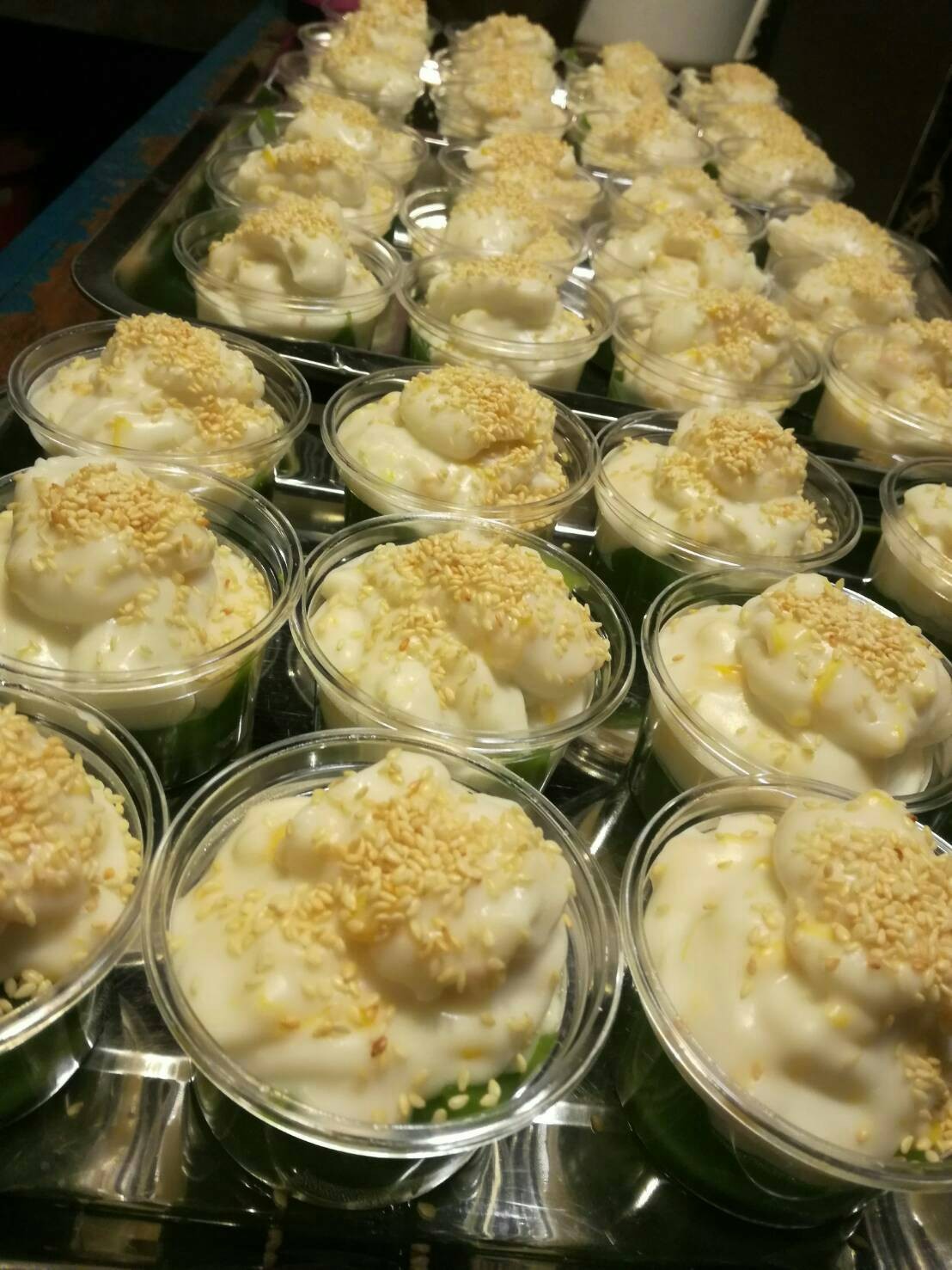 ขนมเปียกปูนใบเตยหน้ากะทิข้าวโพด