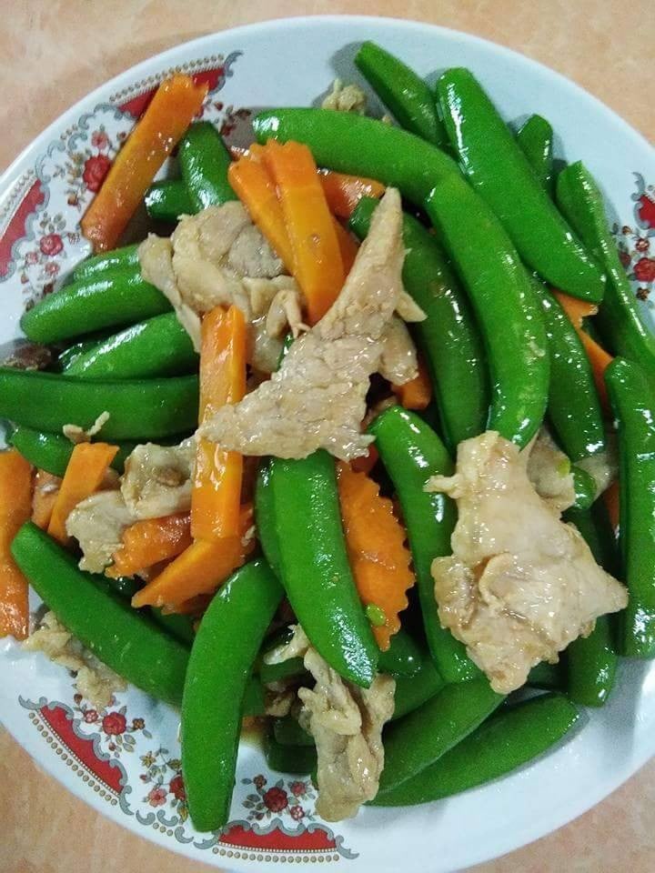 ผัดถั่วลันเตาใส่หมู