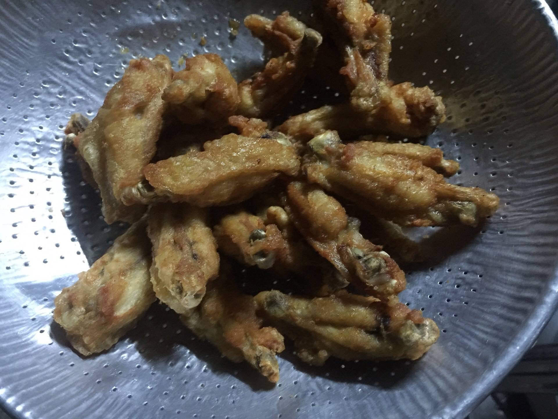 ปีกไก่ทอดน้ำปลา