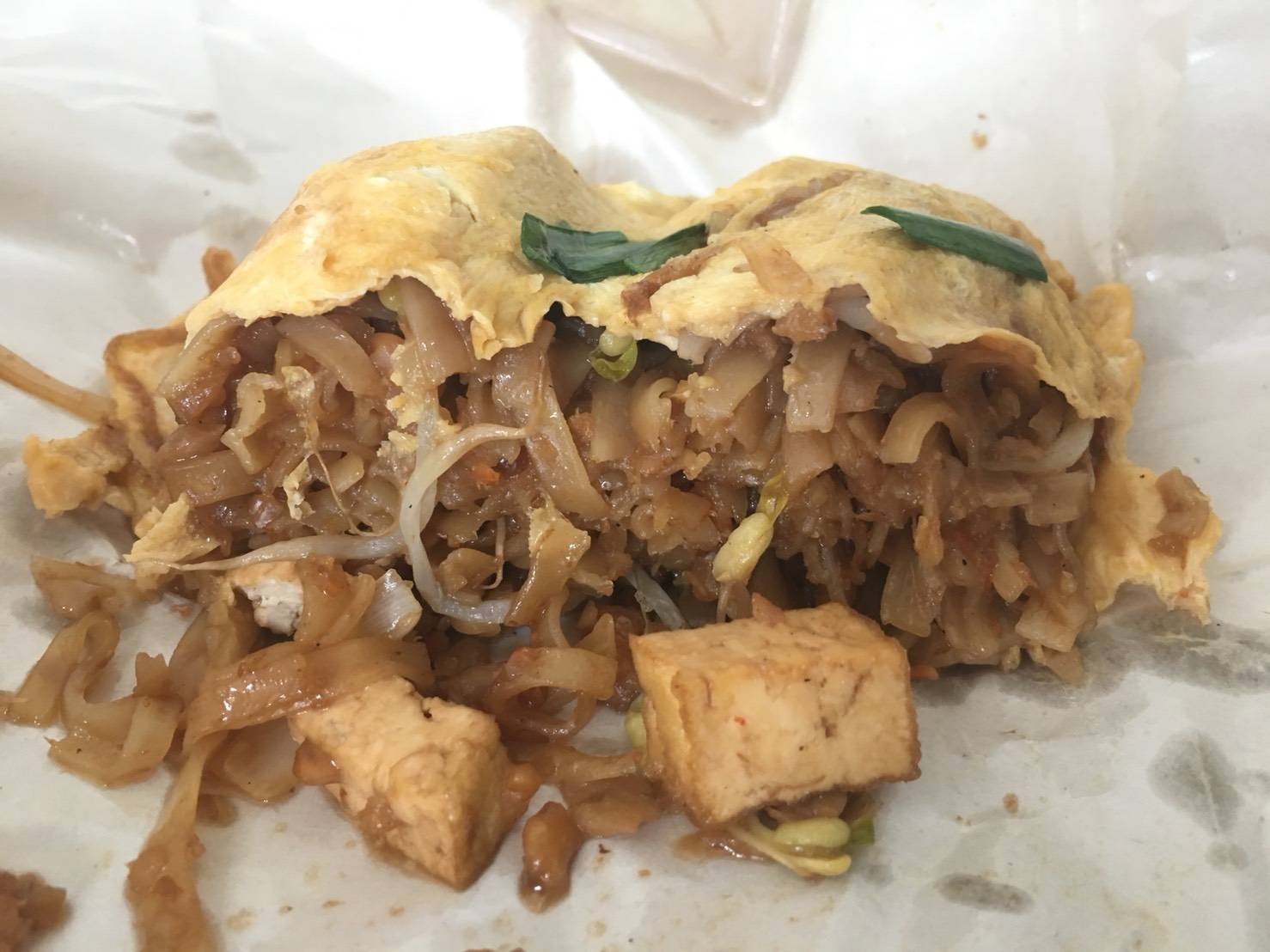 ผัดไทยห่อไข่