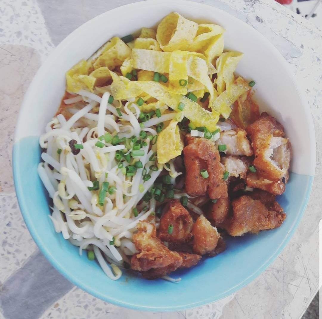 ก๋วยเตี๋ยวต้มยำไก่กรอบไข่เส้น Homemade