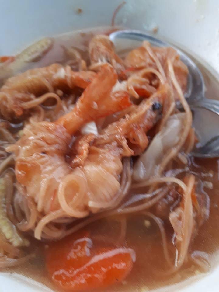 ราดหน้ากุ้งโสร่ง