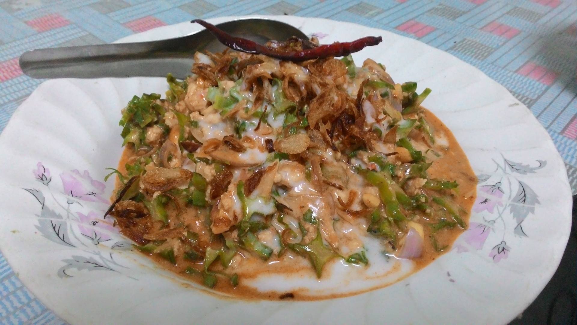 ยำถั่วพลูกุ้งสด
