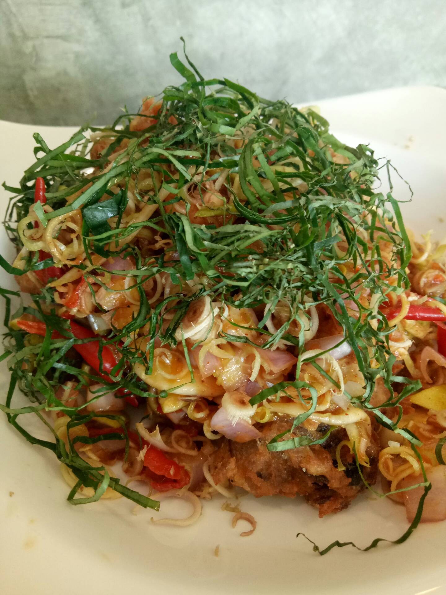 พล่าสมุนไพรทูน่าฟู