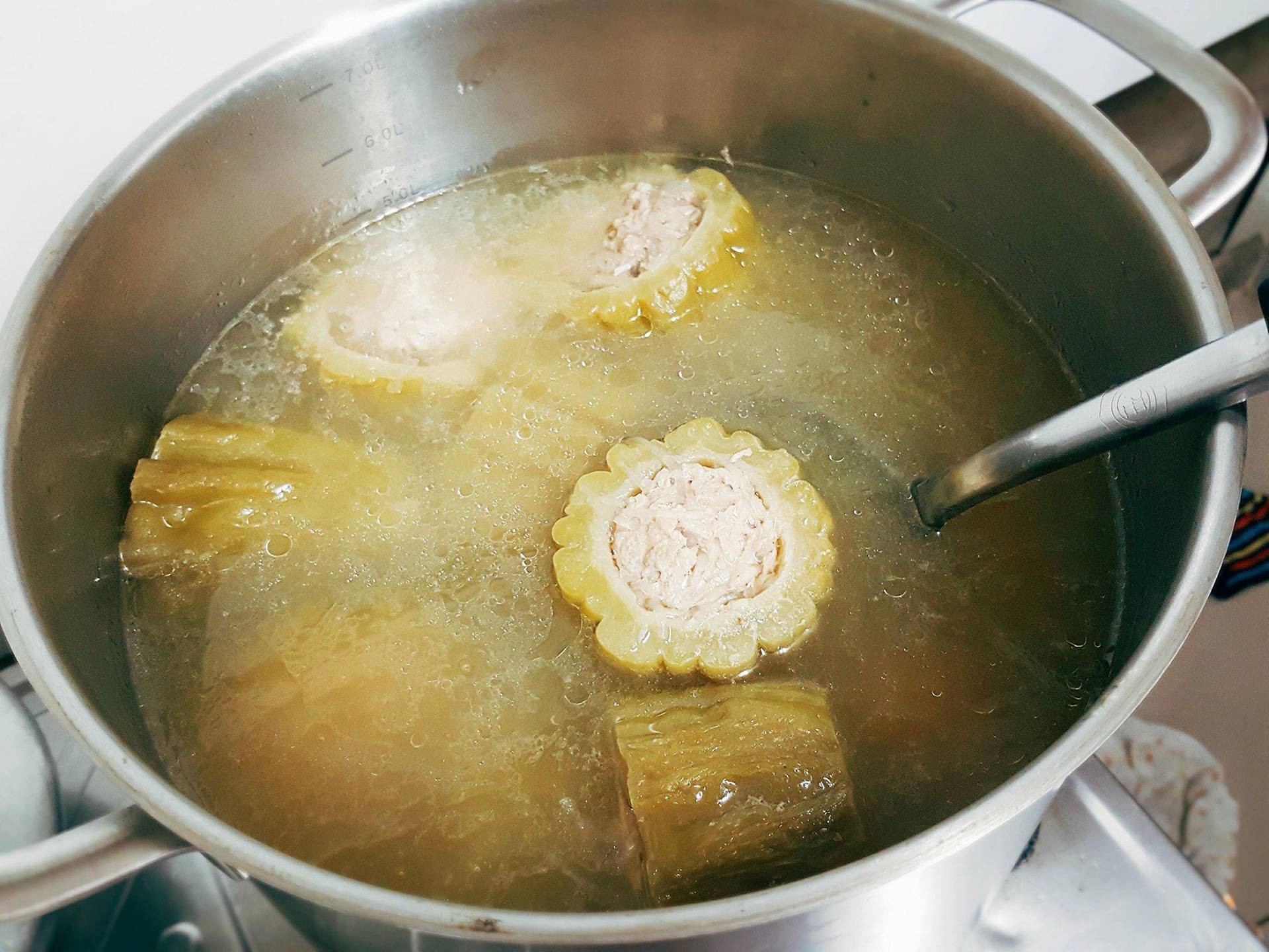 แกงจืดมะระยัดไส้หมูสับ