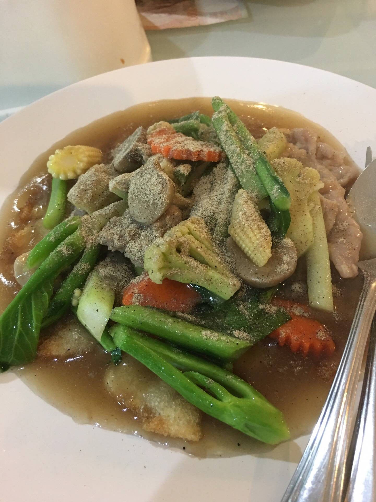 บะหมี่กรอบราดหน้าหมู