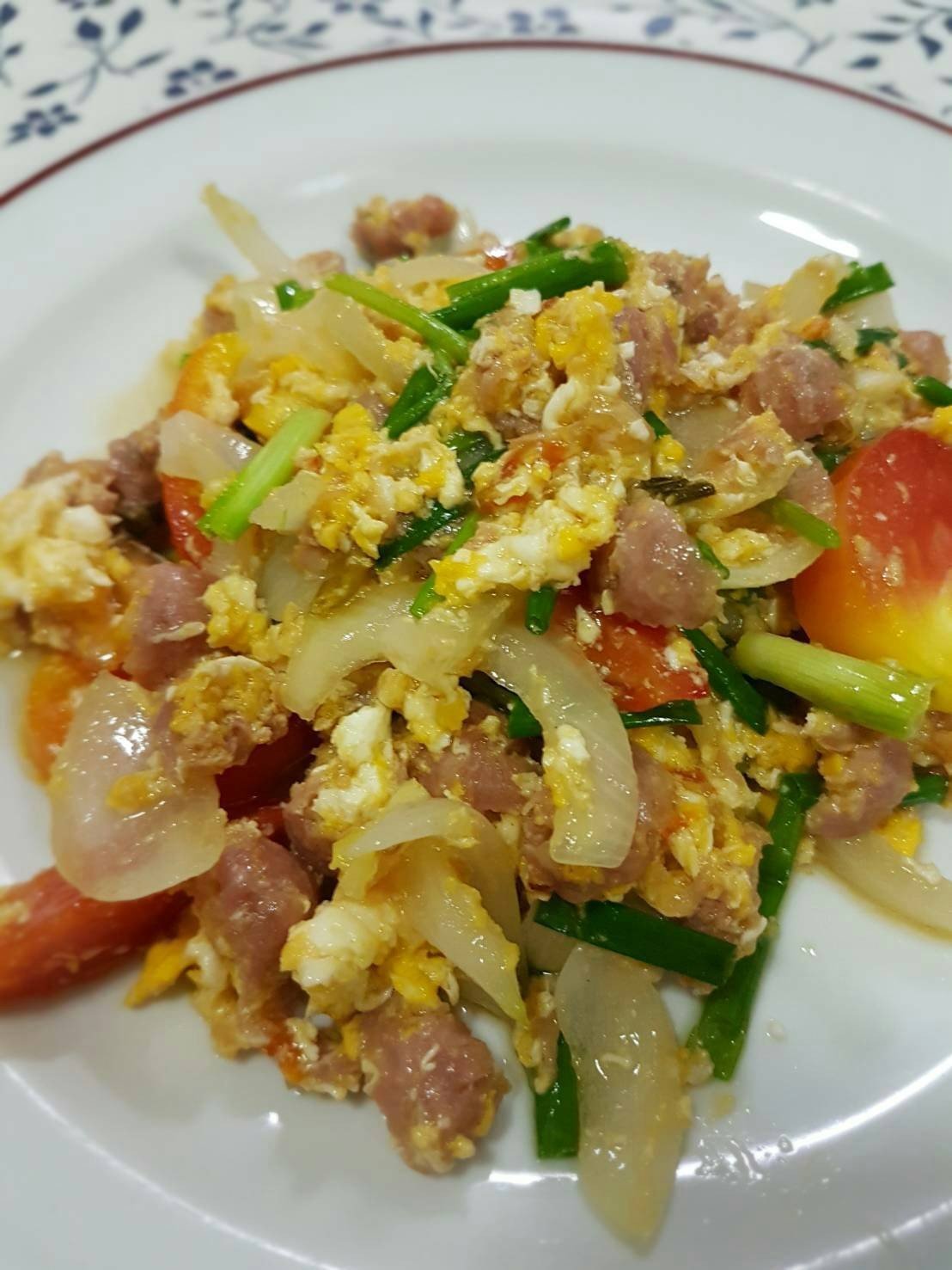 แหนมผัดไข่