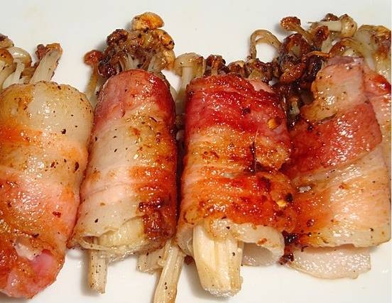 เบคอนพันเห็ดเข็มทองทอด