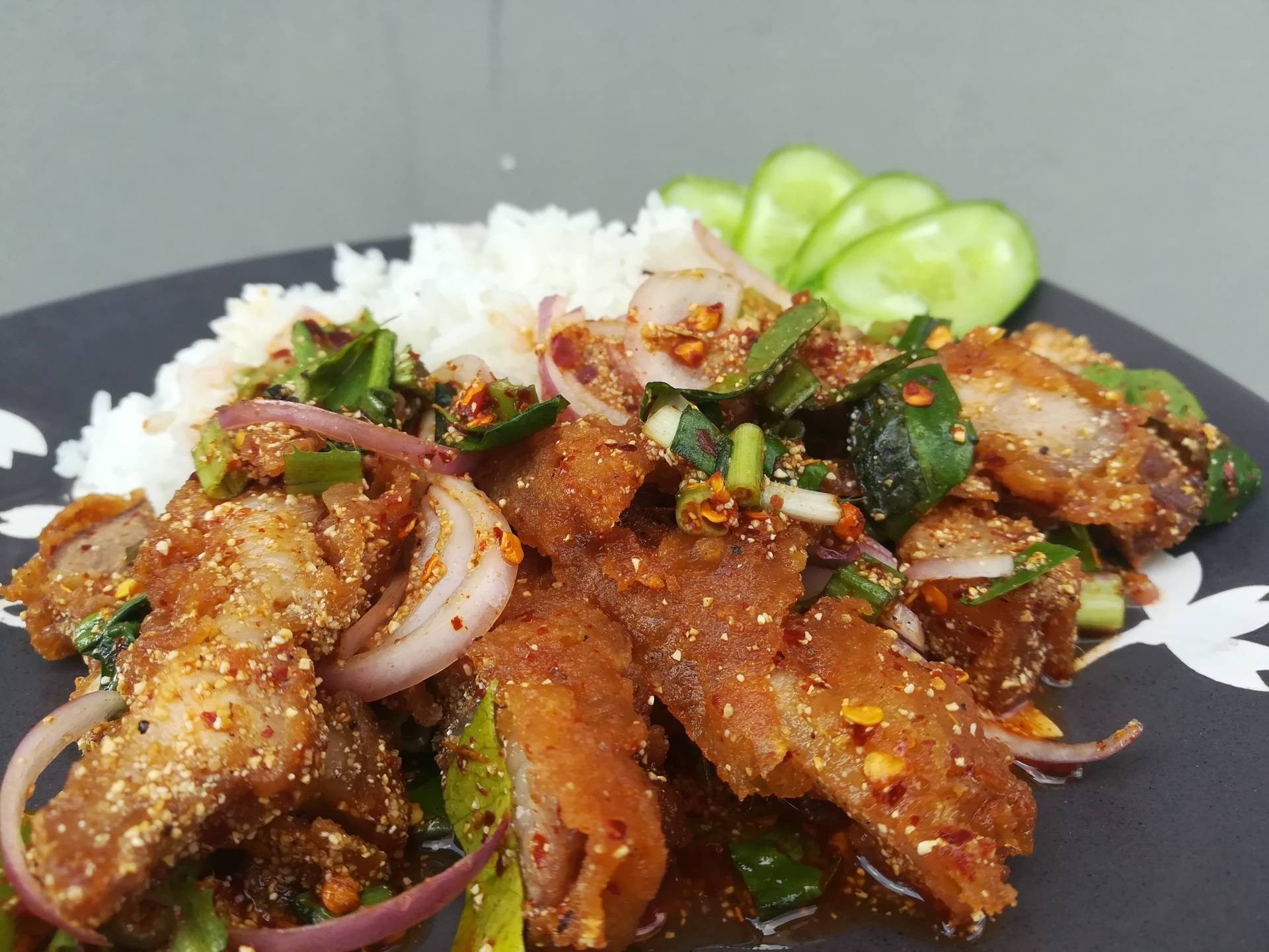 ข้าวยำสามชั้นแซ่บ