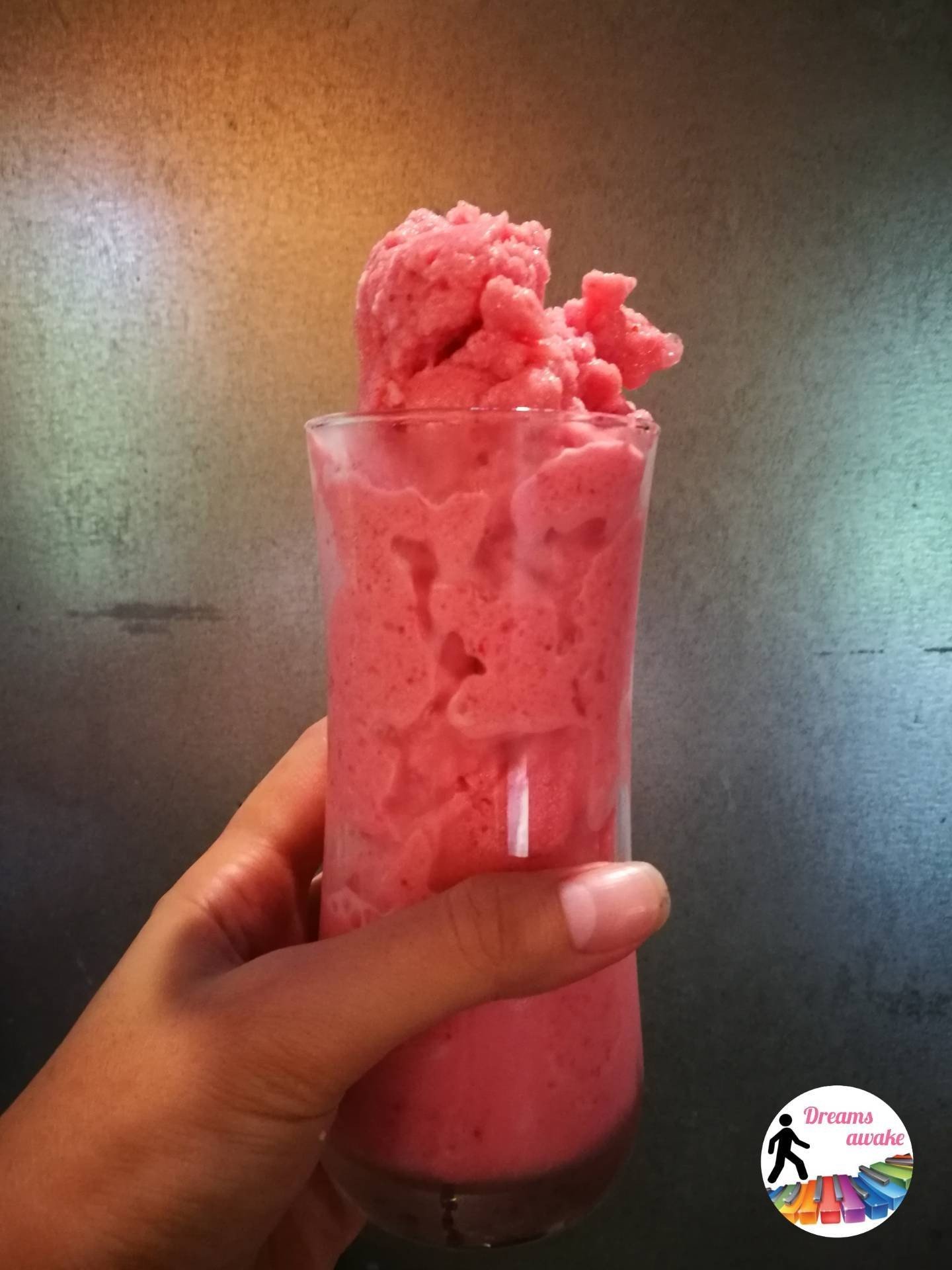 สตอเบอรี่สมูทตี้