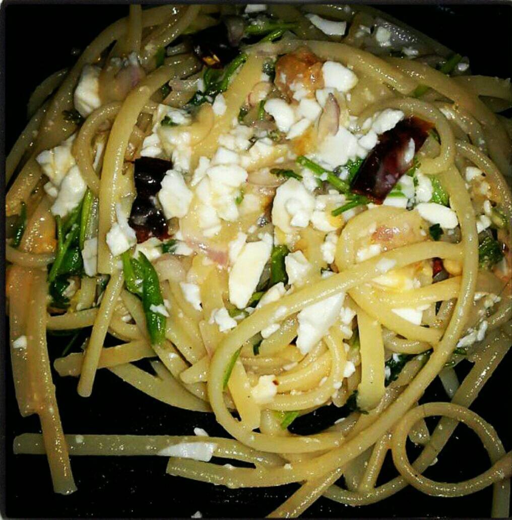 สปาเกตตี้ผัดพริกแห้งไข่เค็ม