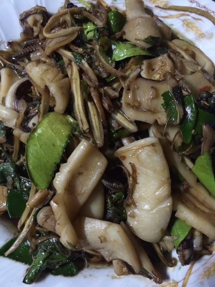 ผัดฉ่าปลาหมึก
