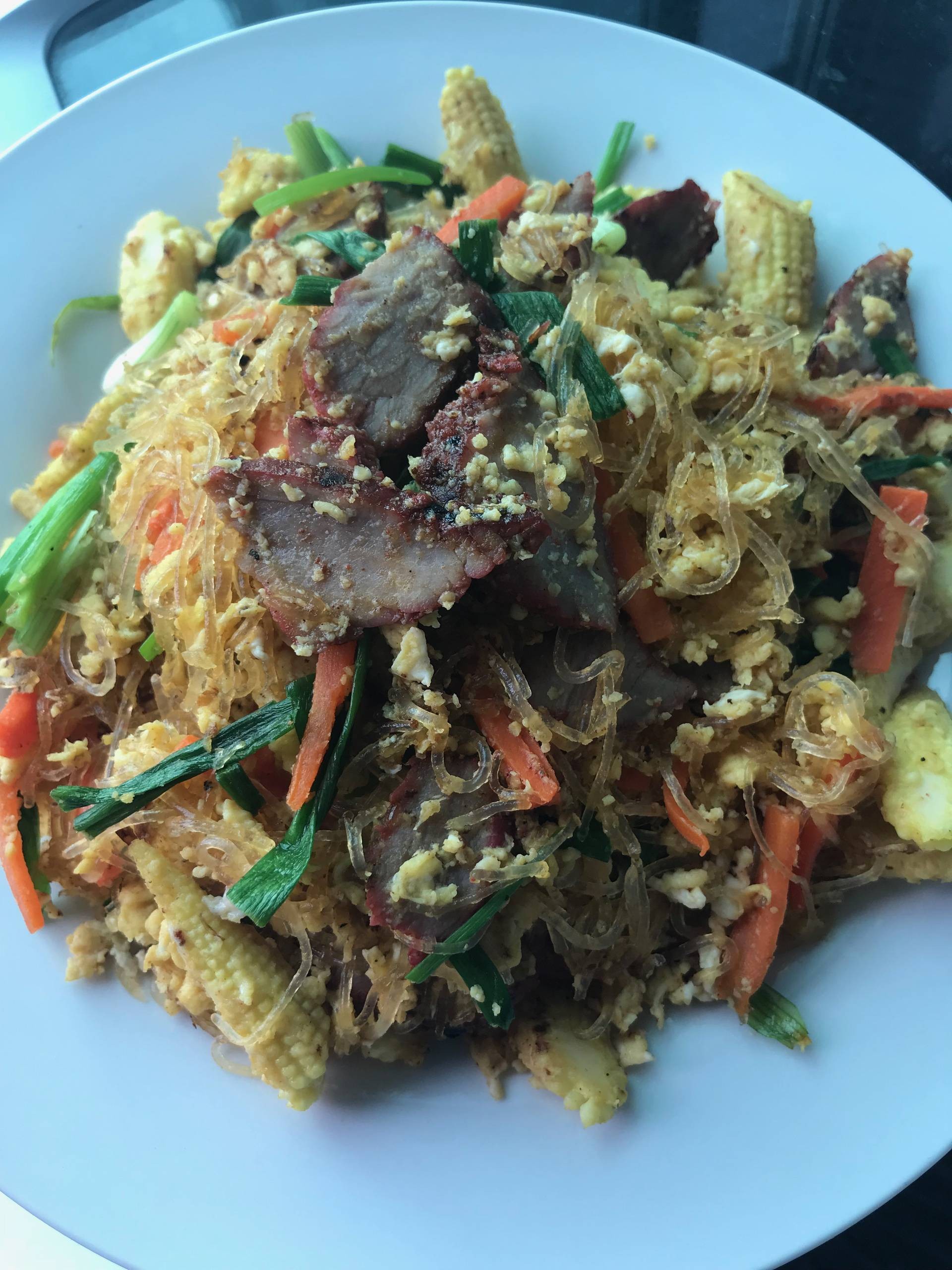 หมูแดงแลนด์ไท (fried noodle thai style with red pork)