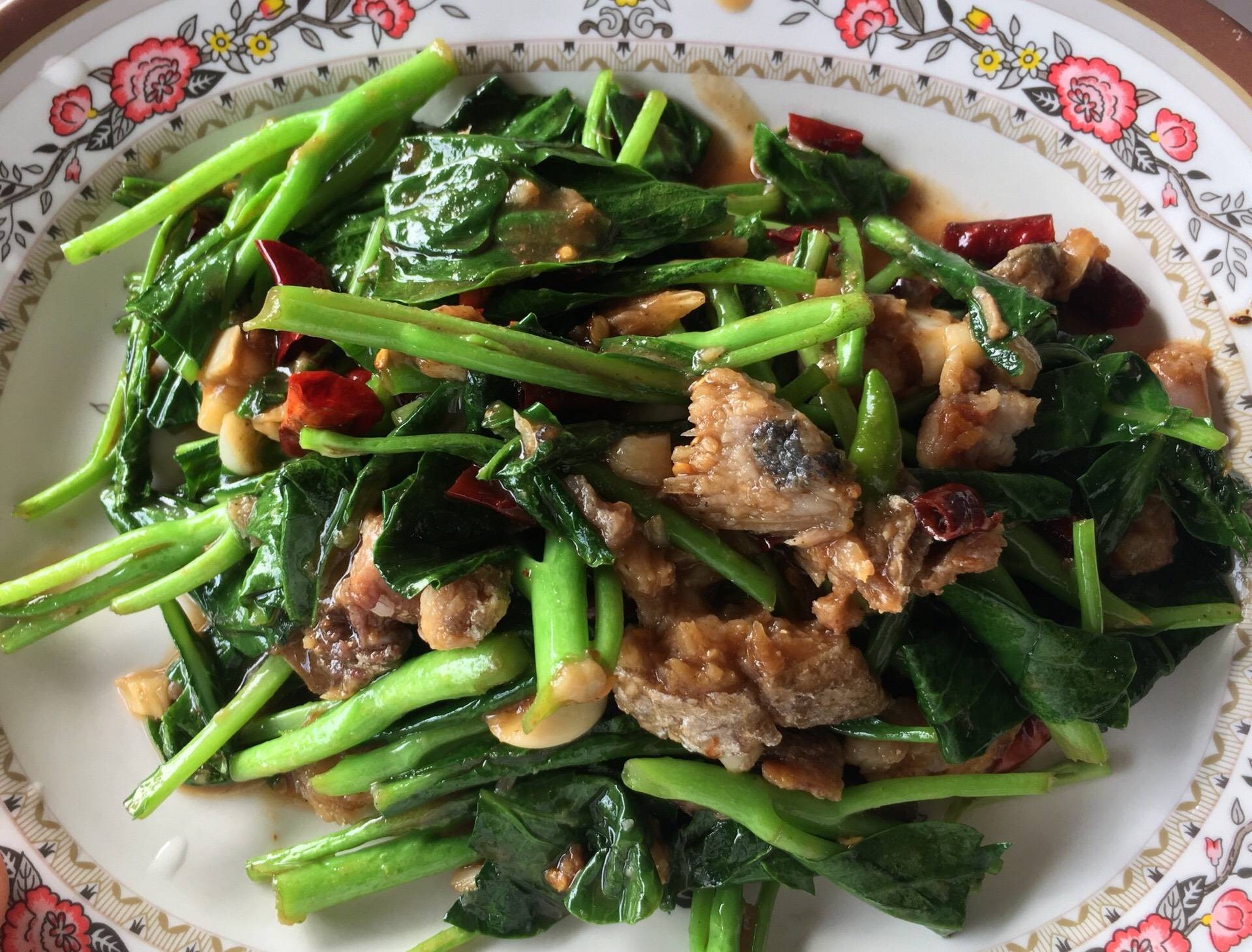 ฟาโรห์ปลาอินทรีห่มสะไบมรกต(คะน้าปลาเค็ม)