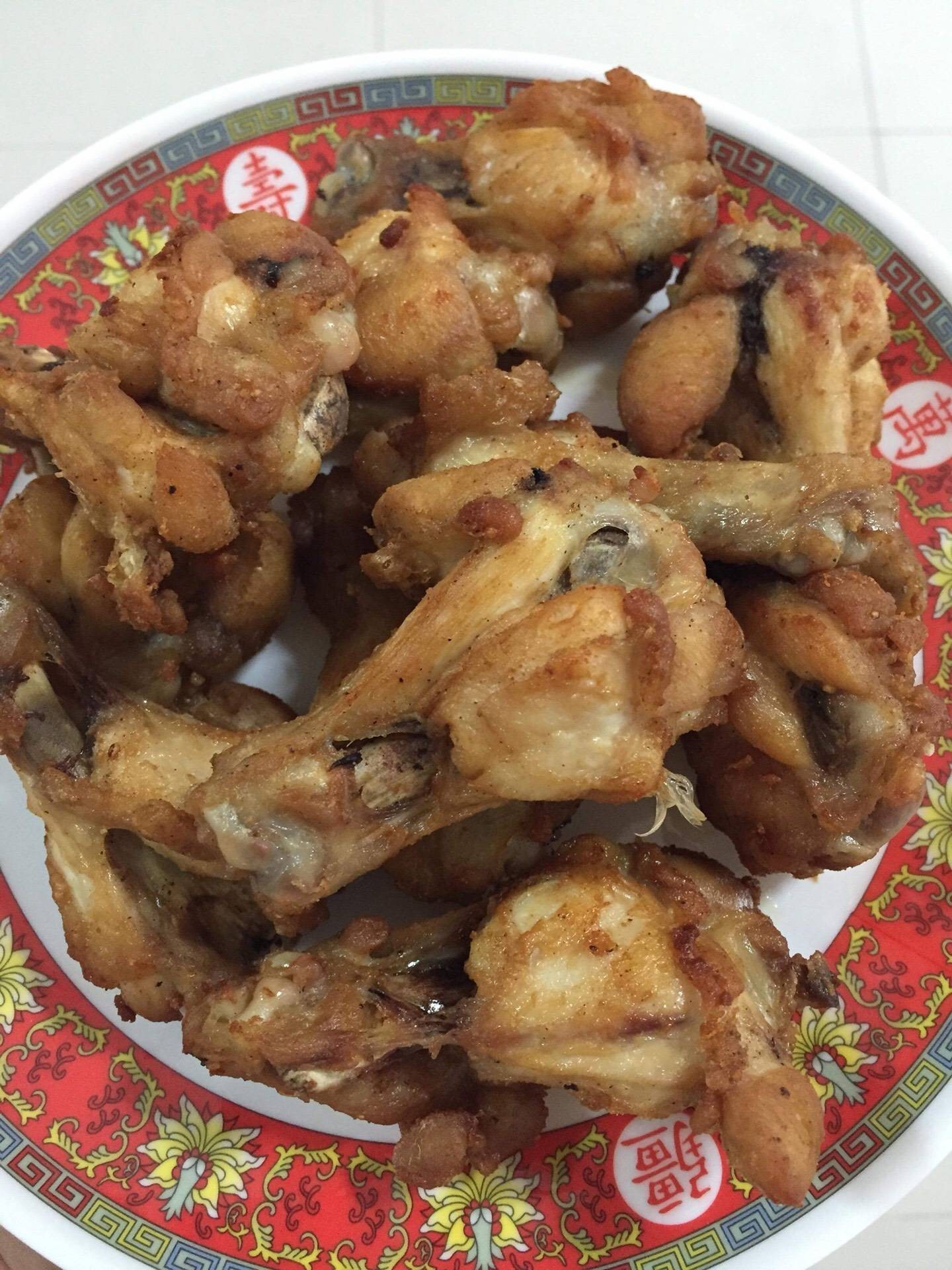 “น่องไก่ทอดน้ำปลา"
