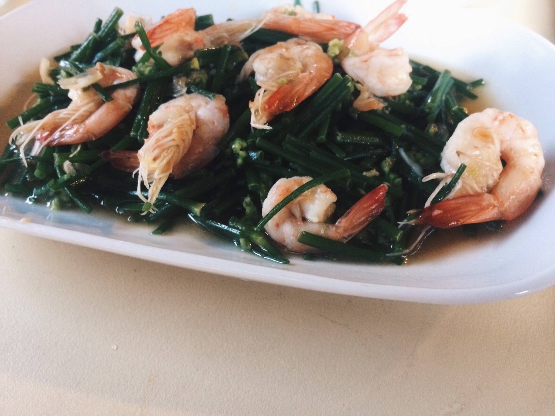 ผัดดอกกุยช่ายใส่กุ้ง