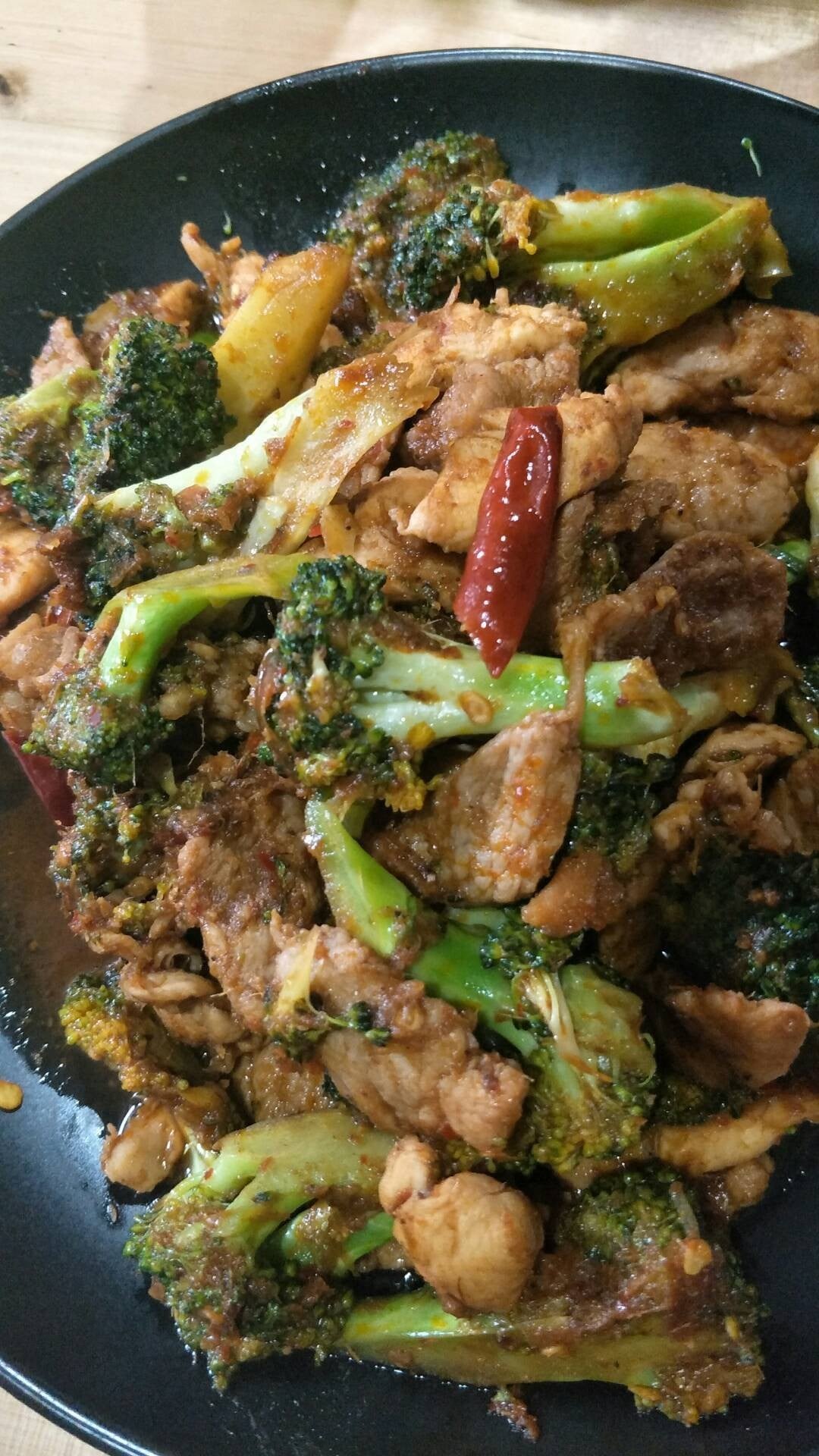 บล๊อคโคลี่ผัดพริกแกงหมู