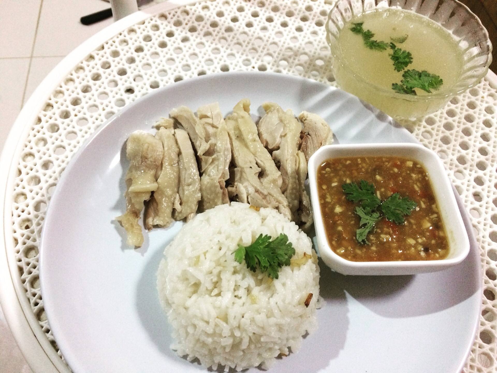 ข้าวมันไก่เด็กหอ