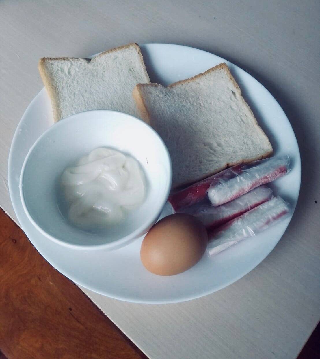 แซนด์วิชปูอัดน้ำสลัด