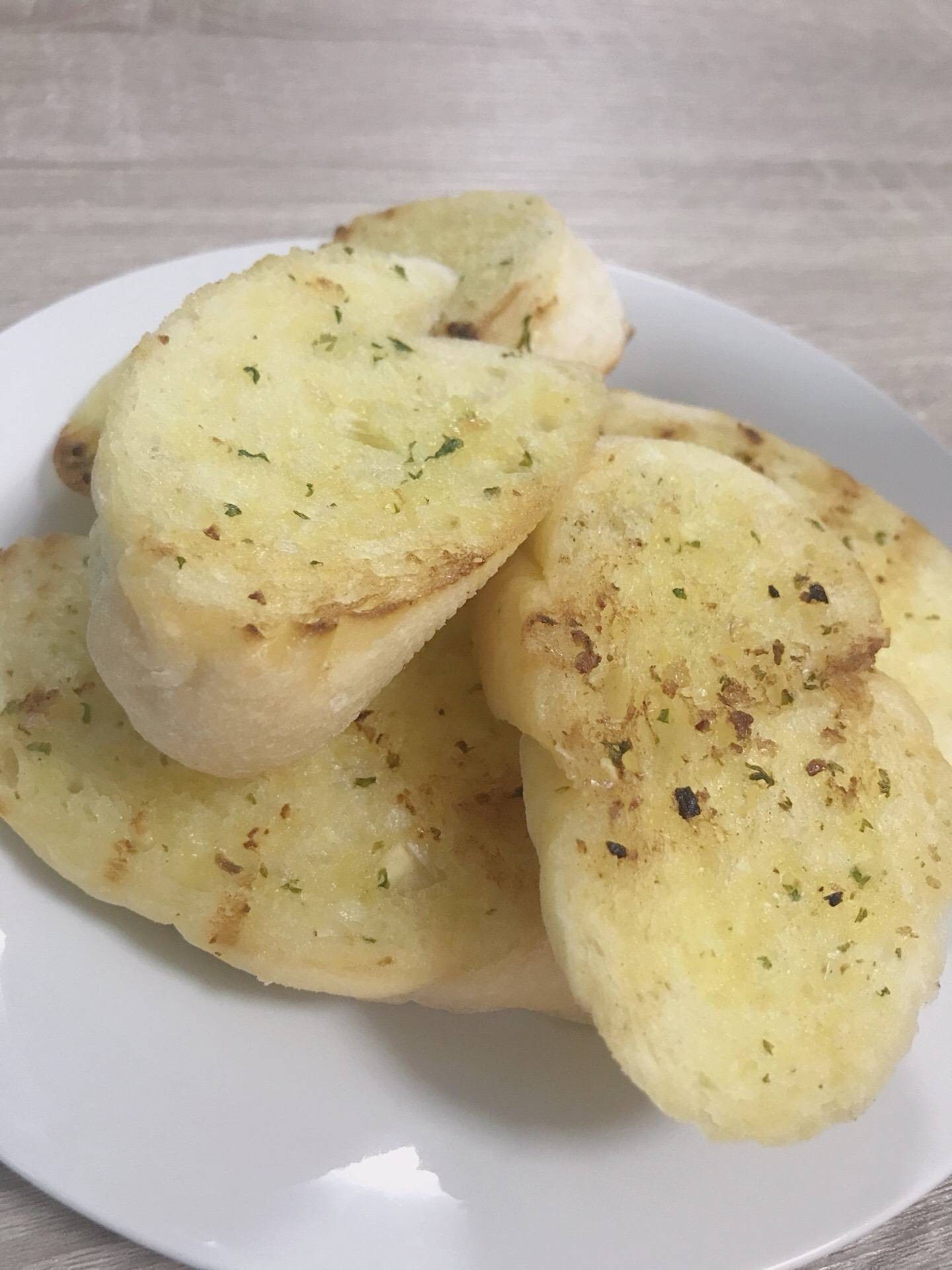 ปังกระเทียม (garlic bread)