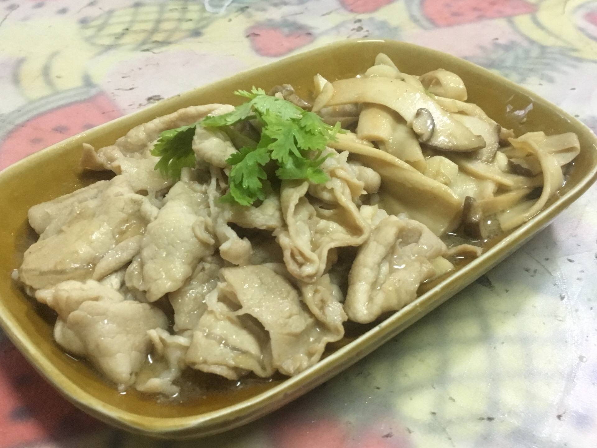 สันนอกหมูสไลด์ผัดเห็ดออริจิ