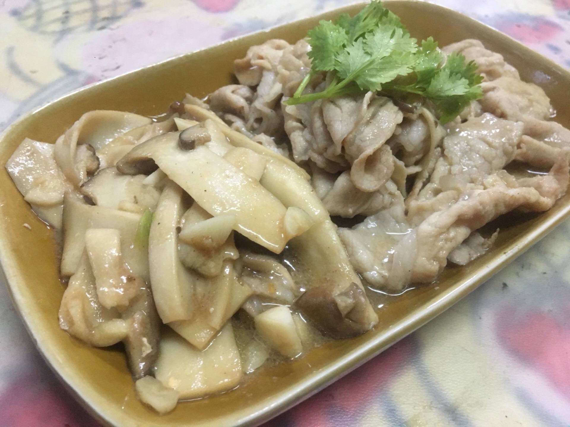 สันนอกหมูสไลด์ผัดเห็ดออริจิ