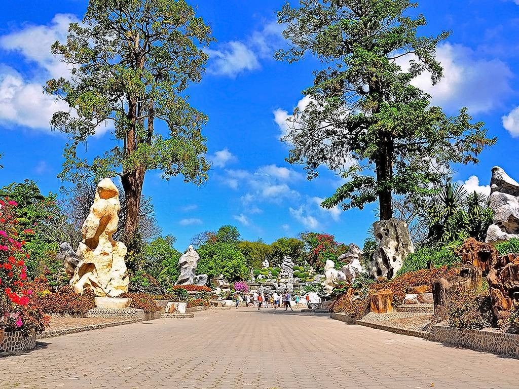 อุทยานหินล้านปีและฟาร์มจระเข้พัทยา