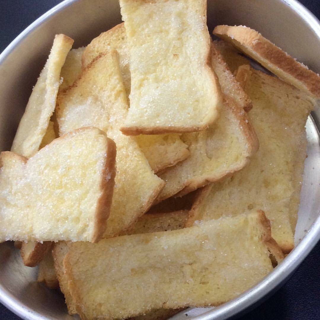 ปังกรอบเนยน้ำตาล (crispy butter and sugar toast) 